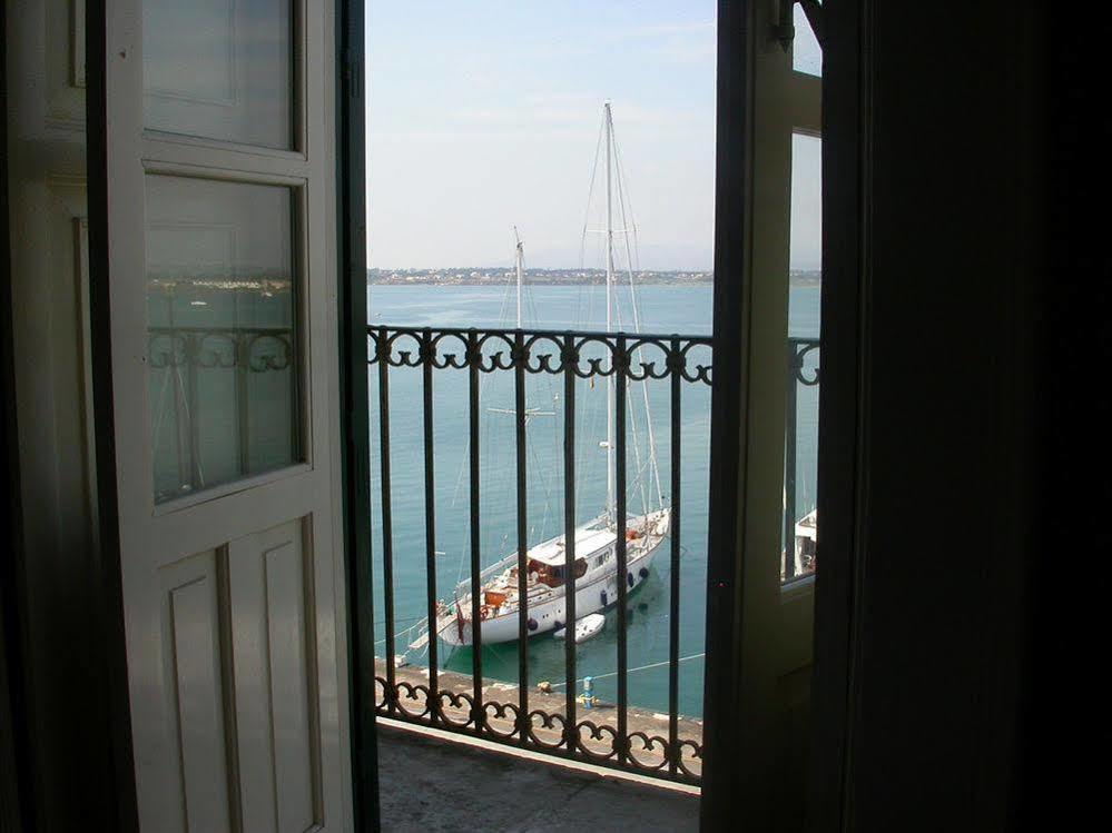 Ortigia Camere Con Vista Da Giulio B&B シラクーサ エクステリア 写真